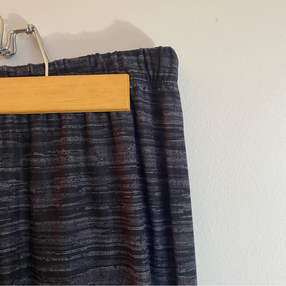 Sweetlegs. Leggings. Grey/black. Size large. Elastic waist. Full length. - Picture 2 of 8